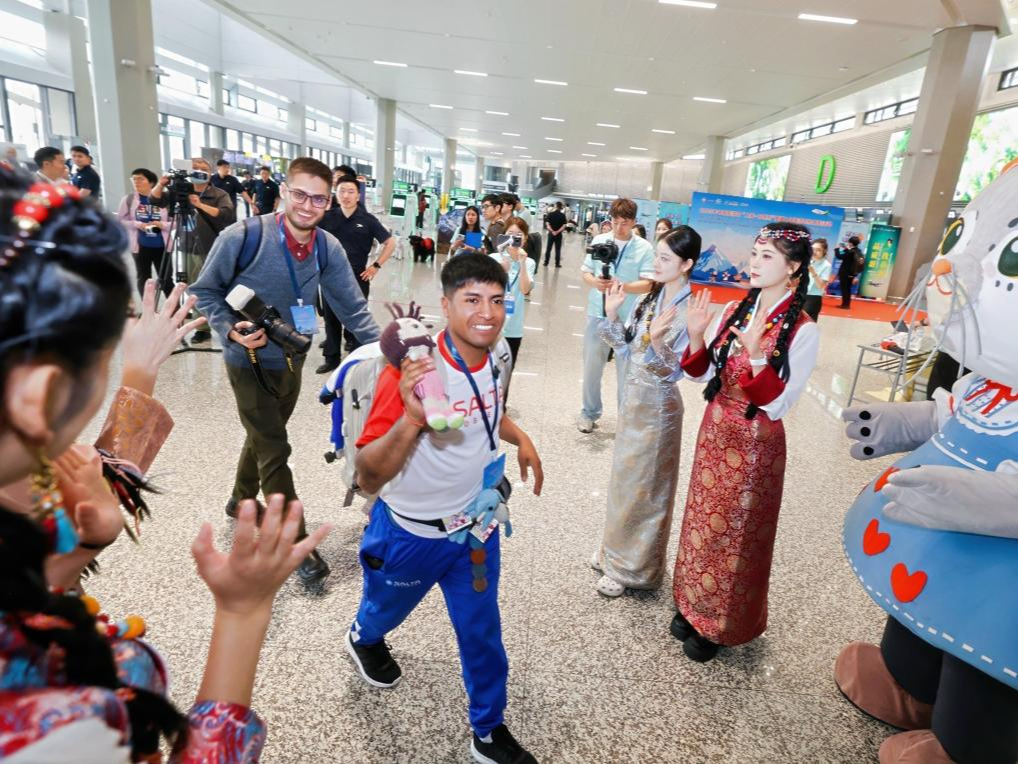 更多外国人在旅途中爱上“更真实的中国”