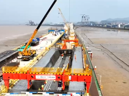 “五一”假期重点工程建设不停步 一线建设者们用劳动诠释“最美”