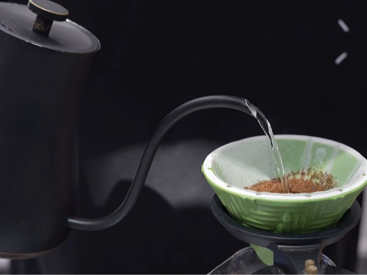 新华视点｜新业态、新场景、新模式点燃消费新引擎