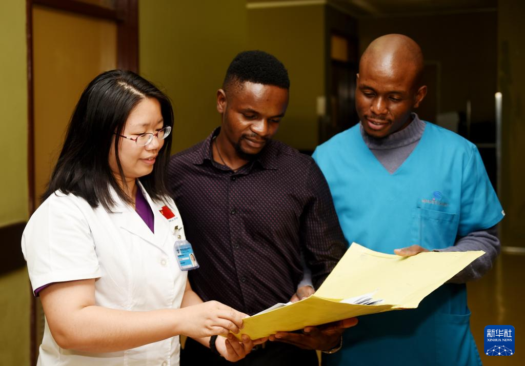 海外网评：跨越山海，见证中国医者仁心