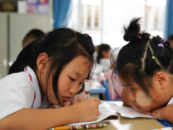 （友城故事）中缅边境“国门小学”：双语诗书写“胞波”情谊