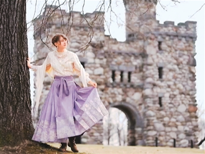 当外国人穿上汉服（体验“中国味儿”） 