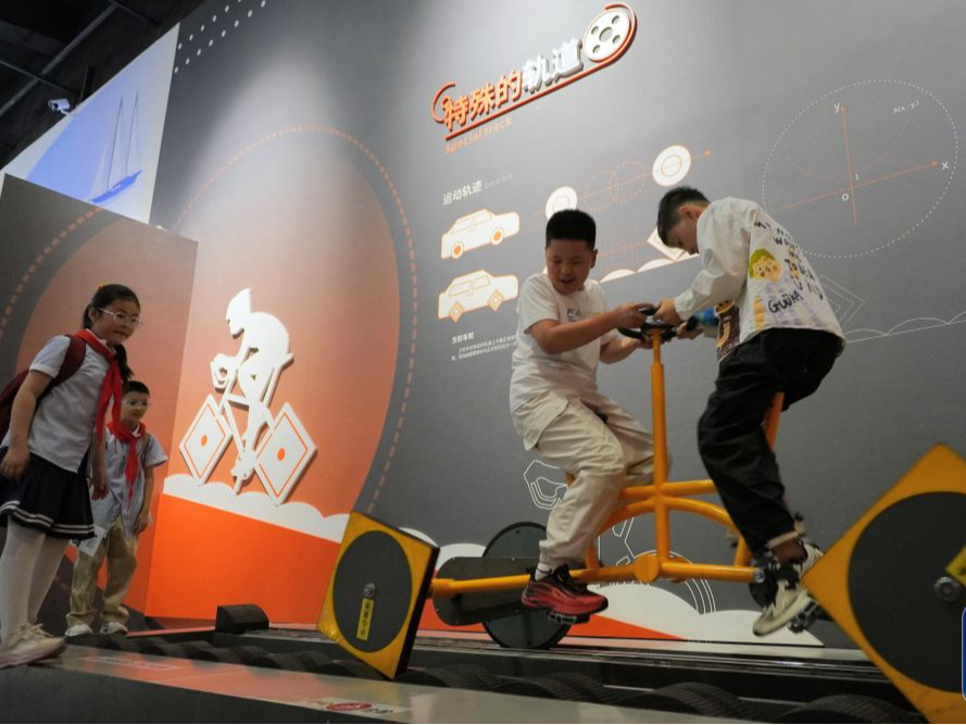 全国科技活动周：科技馆里感受科技魅力