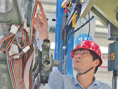 以“中国强度”托举大飞机翱翔长空（讲述·弘扬科学家精神）