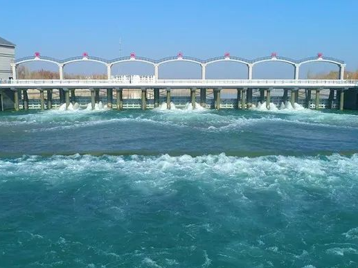 “缺水”的新疆何以“粮满仓”