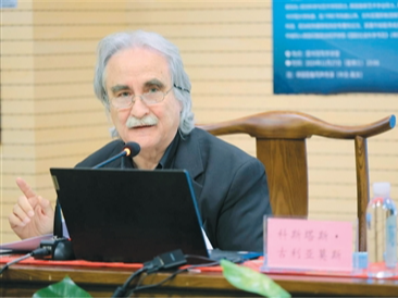 中国为世界提供“稳”的定力、“进”的动力（挚友·中国政府友谊奖获得者系列报道）