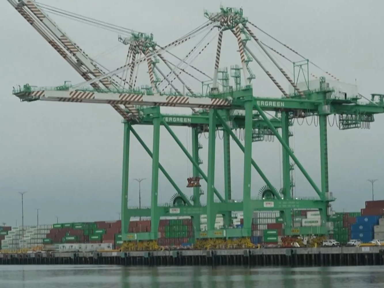 关税政策冲击美国港口 中国制造难以取代