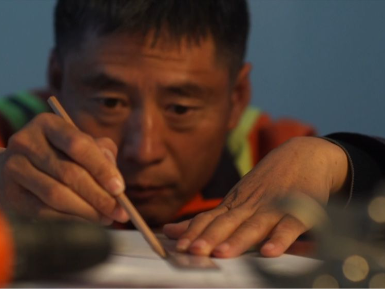 新华视点｜致敬劳动者 平凡岗位上的光芒万丈