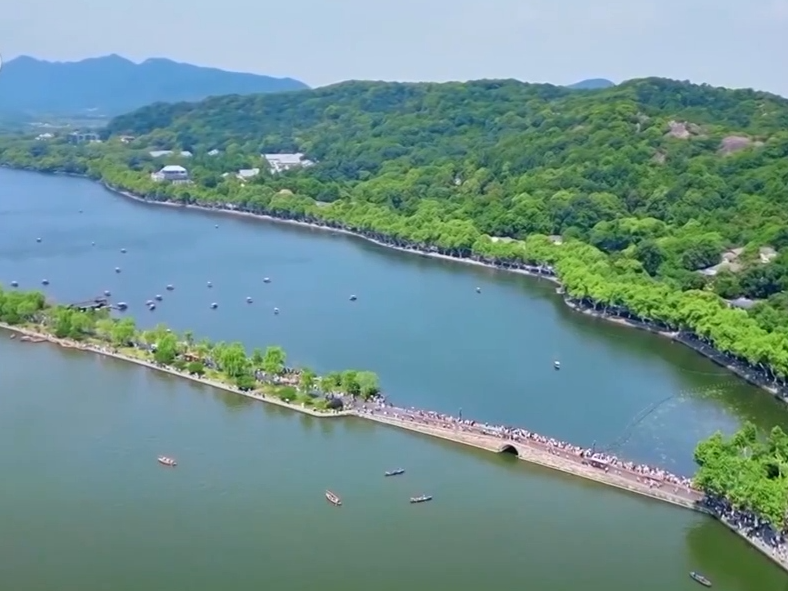 城市乡村特色游 拉动假日消费热