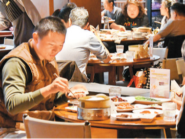 青睐老品牌 爱上“新国潮”（青年消费新趋势观察⑦）