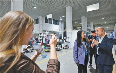 “做好跨境贸易‘最后一公里’的工作很有成就感”