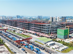 首个铁路盖上智慧物流园什么样（记录中国）