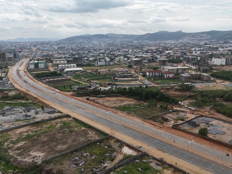 尼日利亚总统：中企承建道路为尼首都“城市一体化”打下基础
