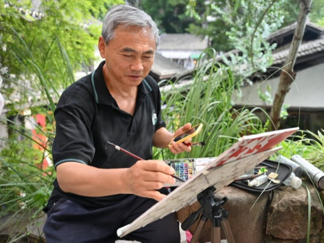 行进中国丨山城江岸，消费起新风