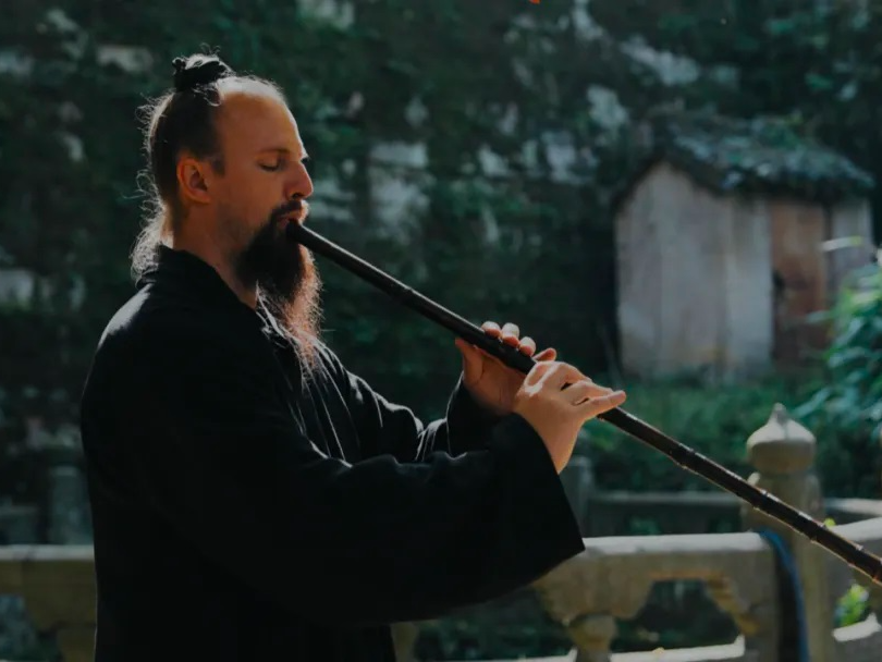 【侠客岛】NBA顶流球星，为何来少林寺修行？