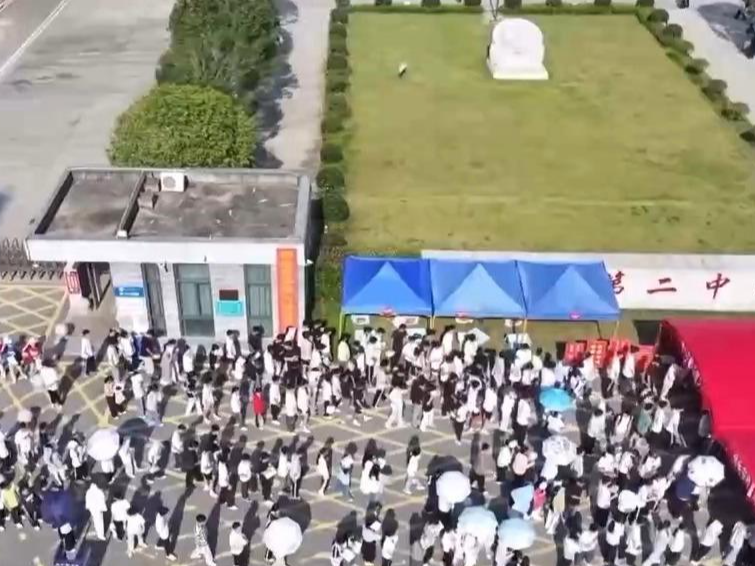 从“选学校”到“选专业” 高考志愿填报要注意这些细节