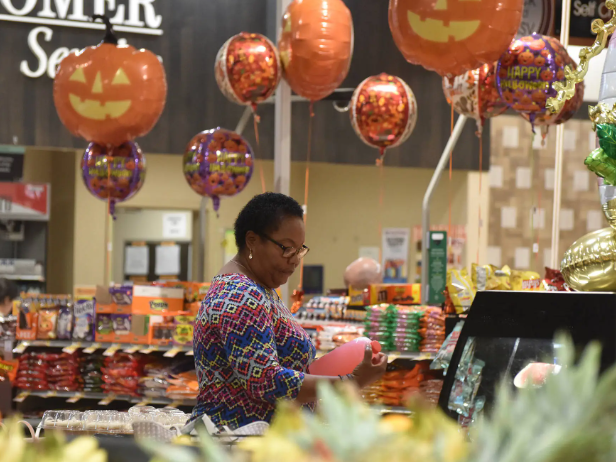 美联储主席：美国通胀将加剧，消费者承担更多关税成本