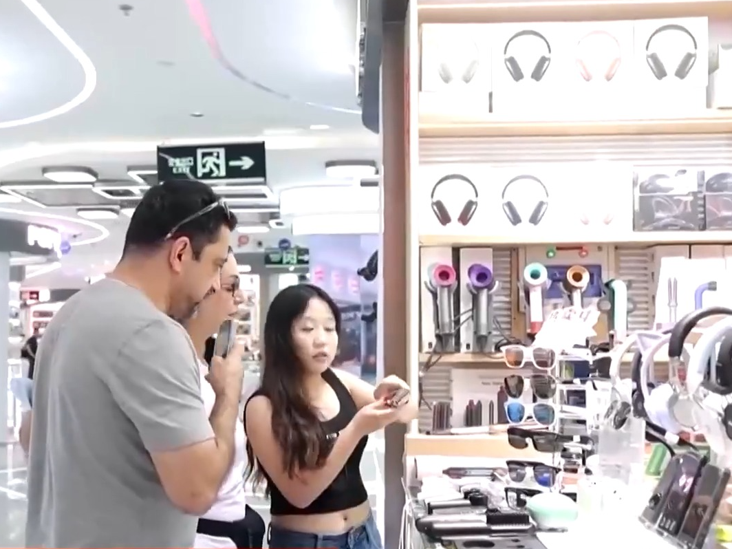 “去中国要带空箱子！”在国外传开了