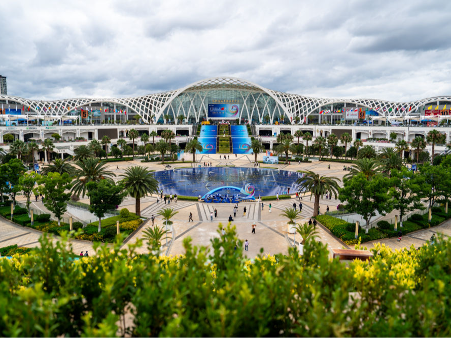 南博会上“头回客”和“回头客”共享中国发展新机遇