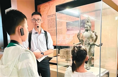 行走南洋的文化牵线人（侨界关注）