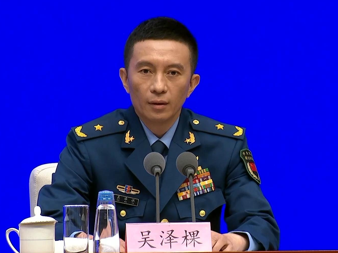 阅兵受阅部队由徒步方队、装备方队和空中梯队组成