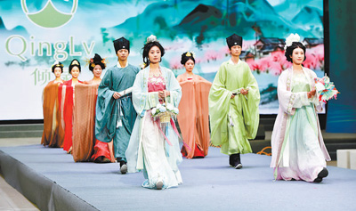 来这里，买汉服