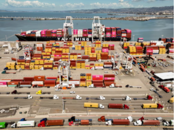 外媒：中国港口活动激增至创纪录水平