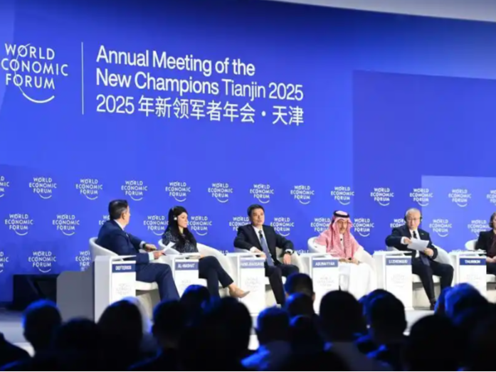 外媒关注夏季达沃斯论坛：“参会人数创新高，中国被视为稳定的合作伙伴”