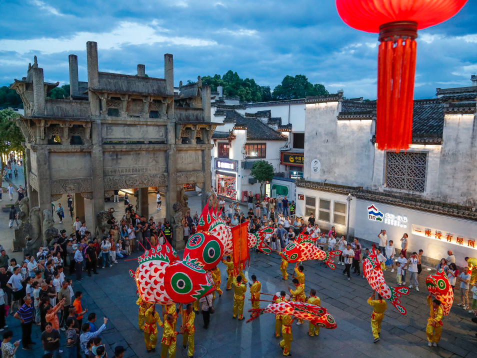 “穿越”场景看消费｜“穿越”徽州古城看文旅消费新业态