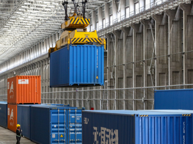 边关万里行·看见丨阿拉山口：班列“带货”200种 激活亚欧新活力