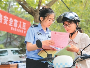 网上“砖家”谁来管？（“融”观中国）