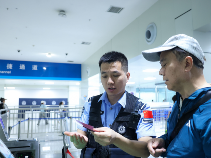 中哈霍尔果斯国际边境合作中心3天迎客超8万人次