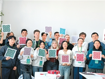 以刀纸为媒 与世界对话（侨界关注）