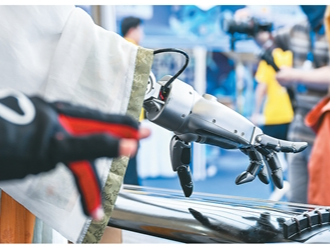 四问人形机器人（“融”观中国）