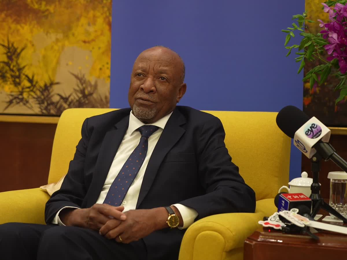 纳米比亚前总统姆本巴：学会相互理解，才能避免更多误解