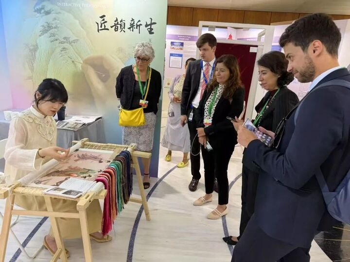 文化中国行丨“绣”出国际范儿 苏州高新区苏绣闪耀日内瓦