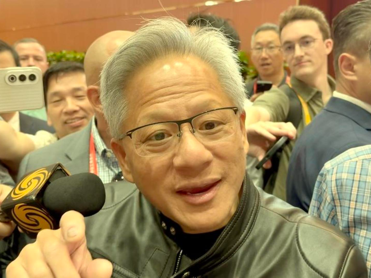 Vlog | 我在链博会挑战拼出一条全球供应链