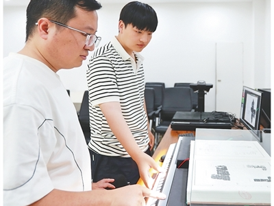 穿越三千余年，古老文字更鲜活（文化中国行·感知文化里的中国·关注冷门绝学）