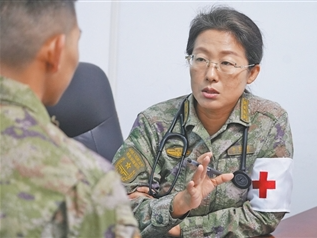 用有温度的治疗守好军民健康防线（最美新时代革命军人风采）