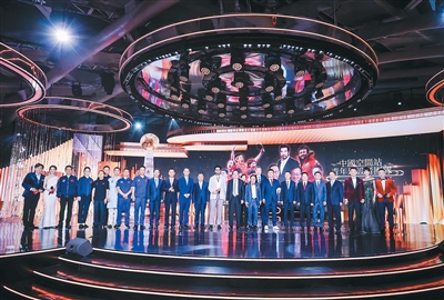 致敬跨越时代的华人贡献（侨界关注）