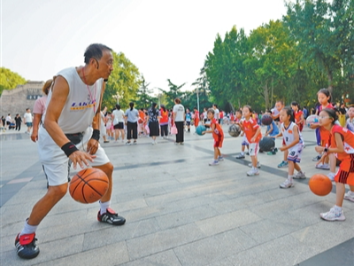 “再平凡的球场，也能承载梦想”（微光）