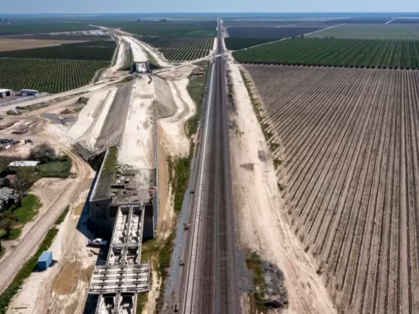 17年耗资160亿却寸轨未铺？美国首条高铁深陷“烂尾”困局