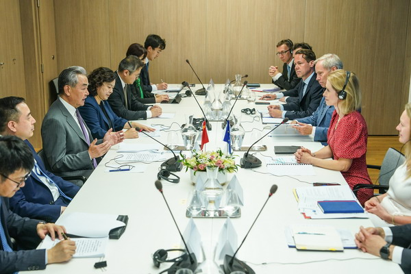 海外网评：中欧坚定做世界的稳定性、确定性力量