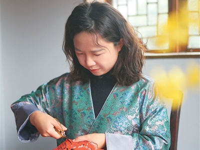 红纸裁云，“剪”出共富新路（千行百业看海归）