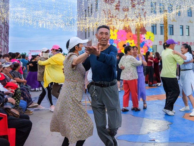 “烟火气”交织“文化味” 夜经济玩出新风格