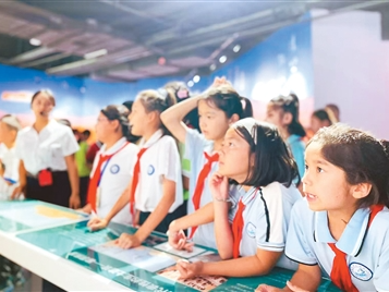 绿洲课堂点亮边疆童心