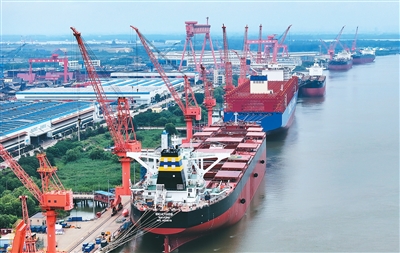 建造船舶（侨乡新貌）