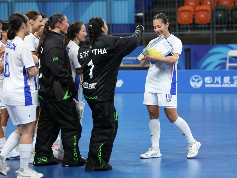 世运朋友圈丨比赛后，赛场响起生日祝福歌，这幕太暖了