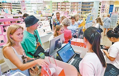 “退税过程比喝杯咖啡还快”（中国游中国购）