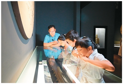 在故宫，中法少年拨动友谊之弦